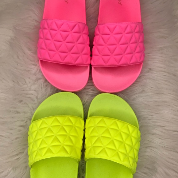 🆕 Rylie Neon Pink Quilted Slide - Picture 7 of 8